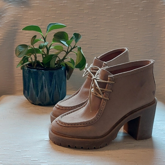 Lucky Brand Shoes - Lucky Brand Cream Lace-Up Ankle Booties Size 6.5